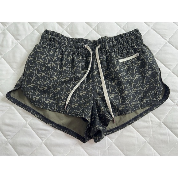 Vuori Pants - Vuori Womens XS Performance Running Shorts Black Green Print Lined Zip Pocket